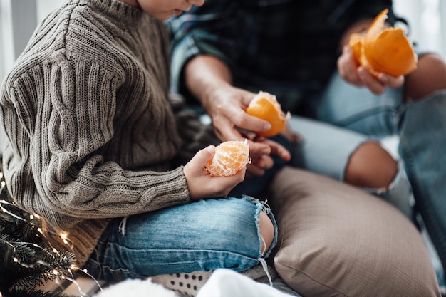 Foto middelsectie van een vrouw met ijs