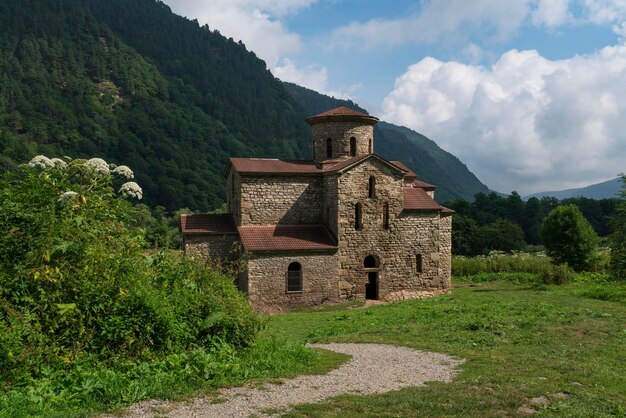 Midden Zelenchuk Tempel Nizjni Arkhyz KaratsjajTsjerkessië Rusland