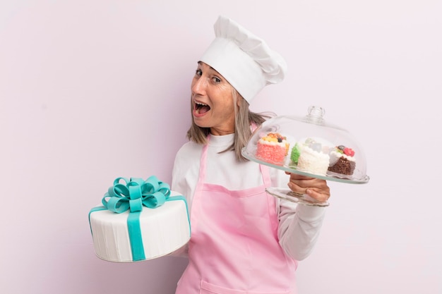 Концепция торта ко дню рождения женщины среднего возраста