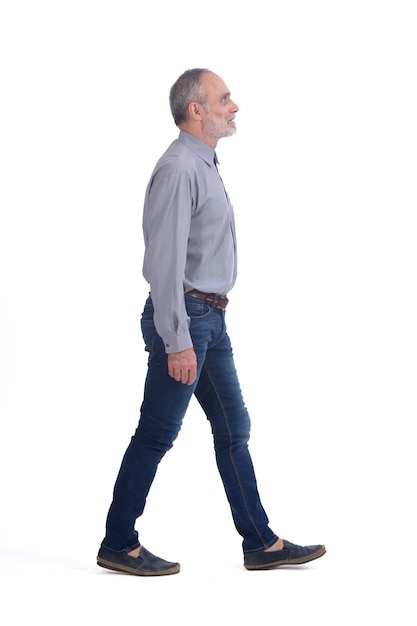 Photo a middle-aged man with blue jeans and shirt on white background