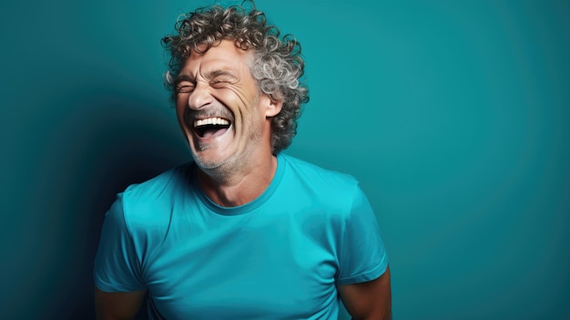 Photo middleaged man laughs against a blue background