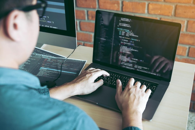 Photo midsection of businessman using laptop on desk in office