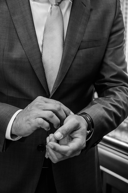 Photo midsection of businessman wearing watch