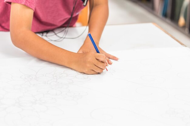 Photo midsection of child drawing on paper