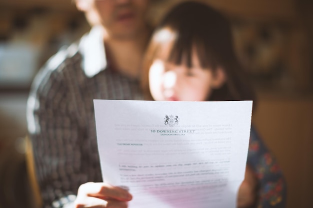 Photo midsection of couple holding text on paper