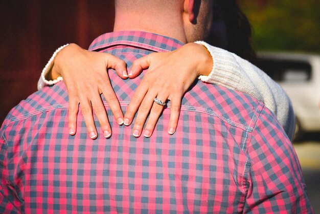 Photo midsection of couple standing outdoors