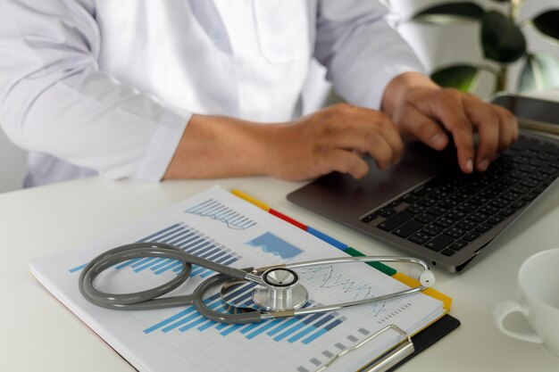 Photo midsection of doctor examining patient in clinic