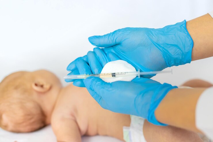 Photo midsection of doctor examining patient in hospital