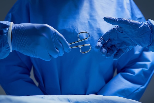 Photo midsection of doctor examining patient in hospital