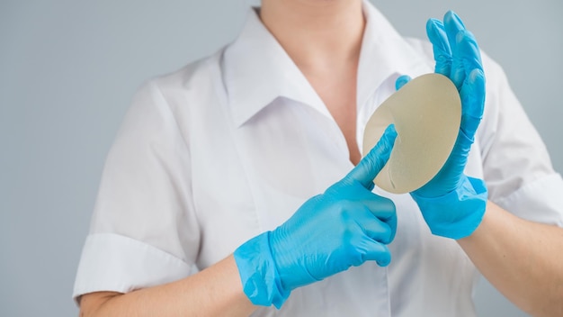 Photo midsection of doctor holding dentures