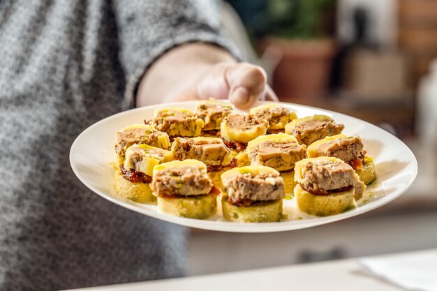 Photo midsection of man holding food