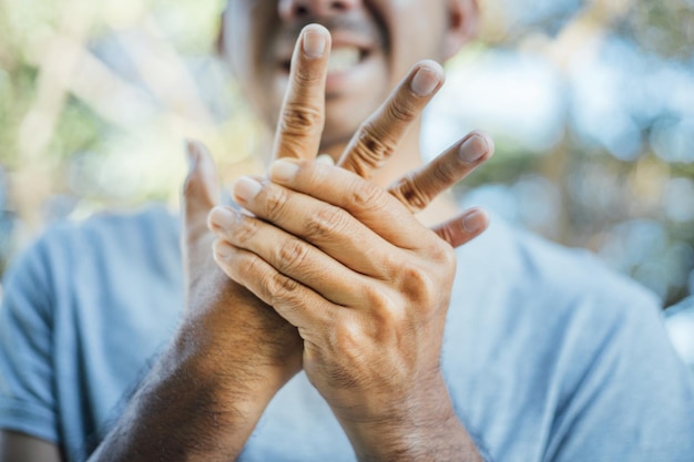 Photo midsection of man holding hand in pain