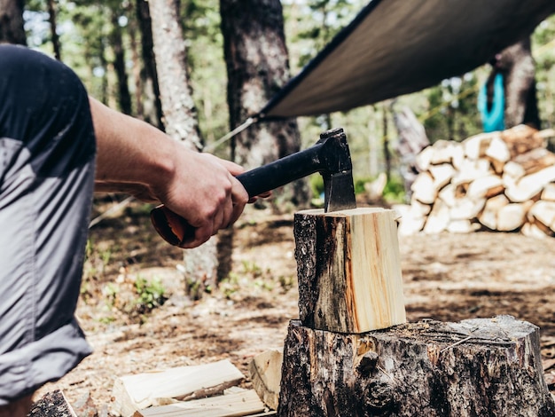 Photo midsection of man holding log in forest