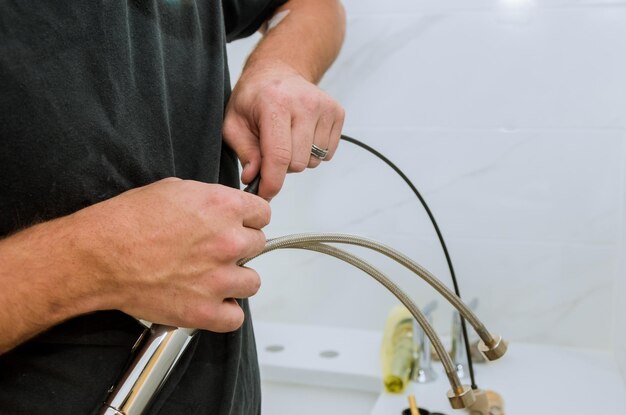 Photo midsection of man holding pipe