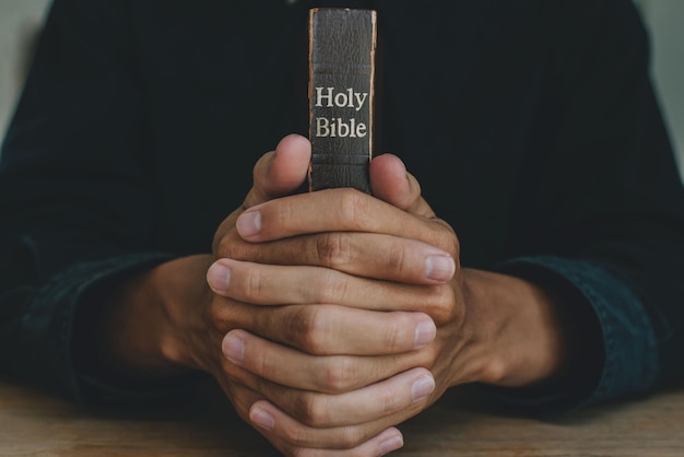 Photo midsection of man holding text on table