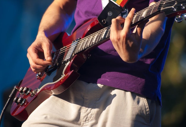 Photo midsection of man playing guitar at concert