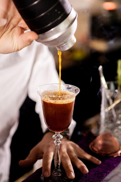 Photo midsection of man pouring drink on table