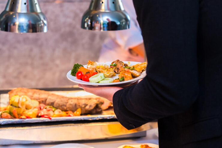 Photo midsection of man preparing food in restaurant