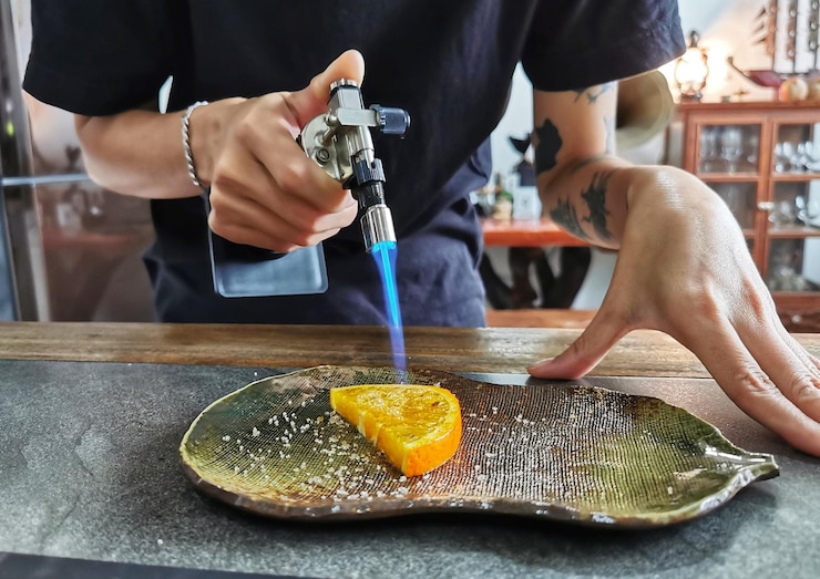 Photo midsection of man preparing food