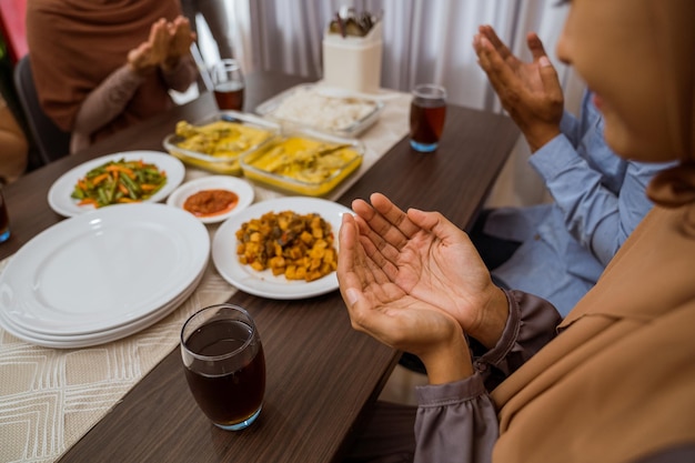 Photo midsection of man preparing food