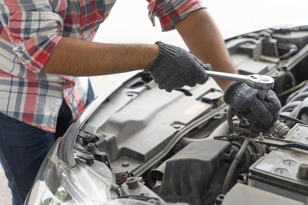 Photo midsection of man repairing car