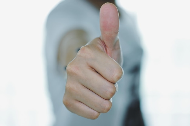 Photo midsection of man showing thumbs up