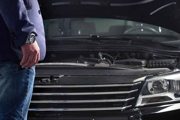 Photo midsection of man traveling in car