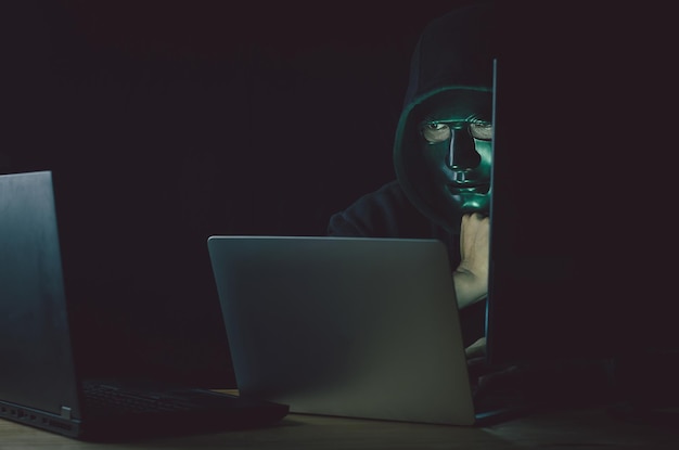 Photo midsection of man using laptop on table