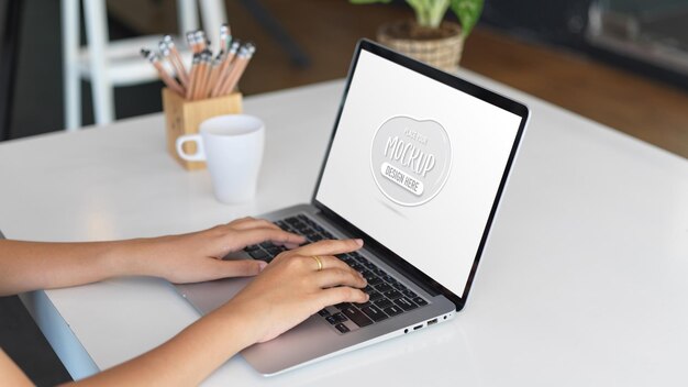 Photo midsection of man using laptop on table