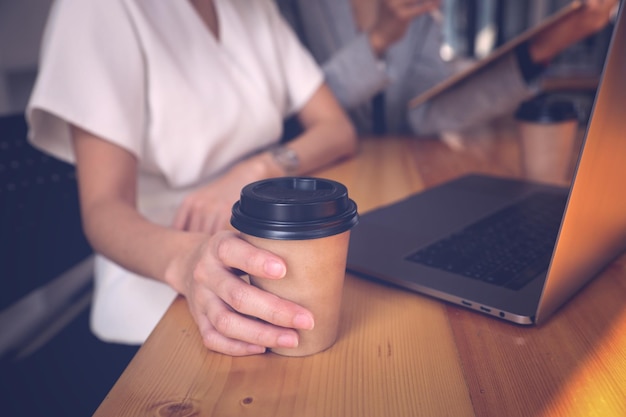 Photo midsection of man using laptop on table