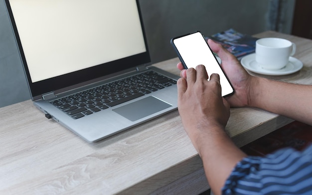 Photo midsection of man using laptop on table