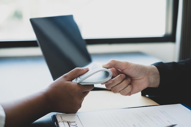 Photo midsection of man using mobile phone on table