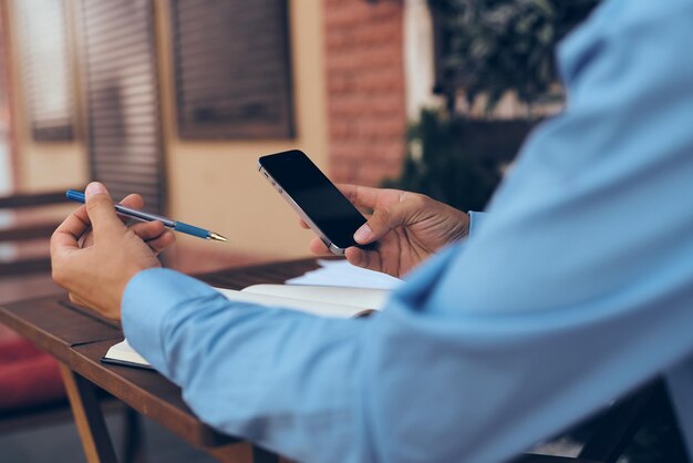 Photo midsection of man using mobile phone