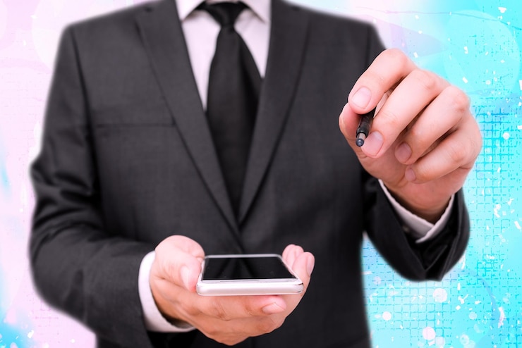 Photo midsection of man using mobile phone