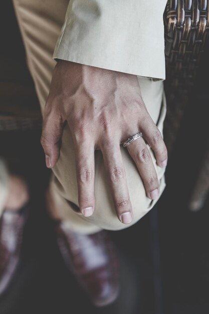 Photo midsection of man wearing ring