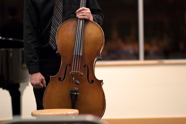 Photo midsection of man with cello during music concert