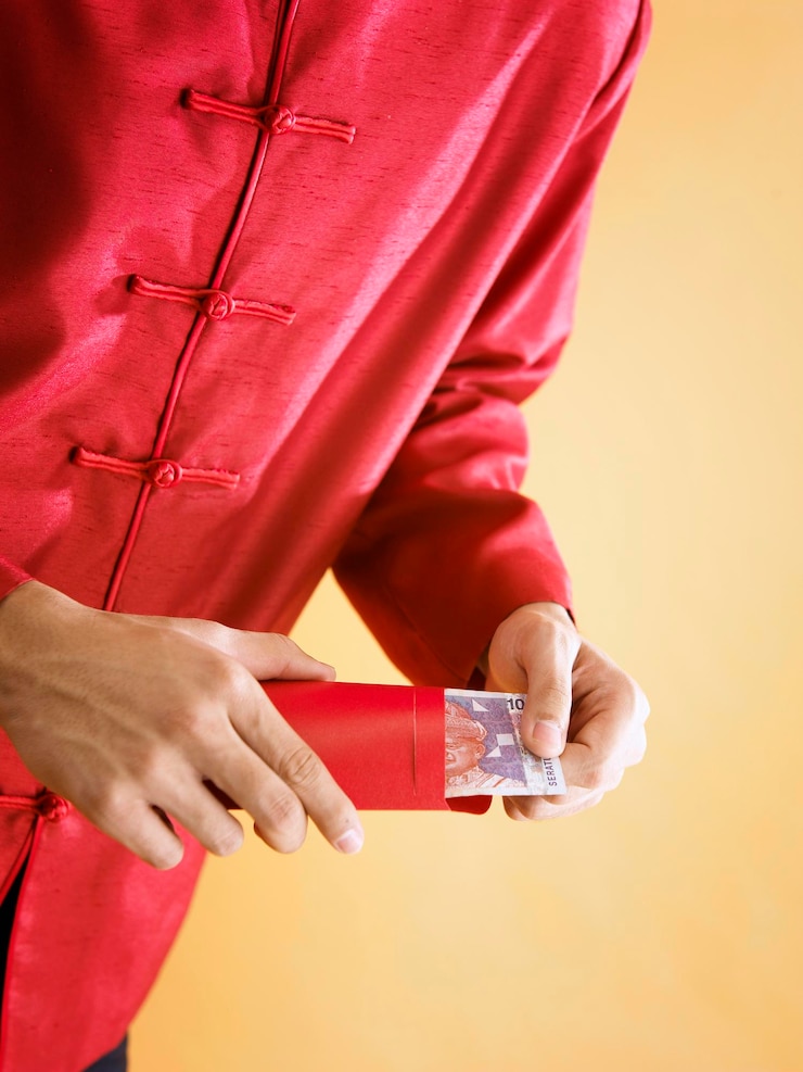 Photo midsection of man with paper currency in envelope during chinese new year