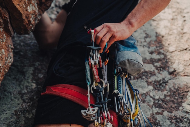 Photo midsection of man with safety harness