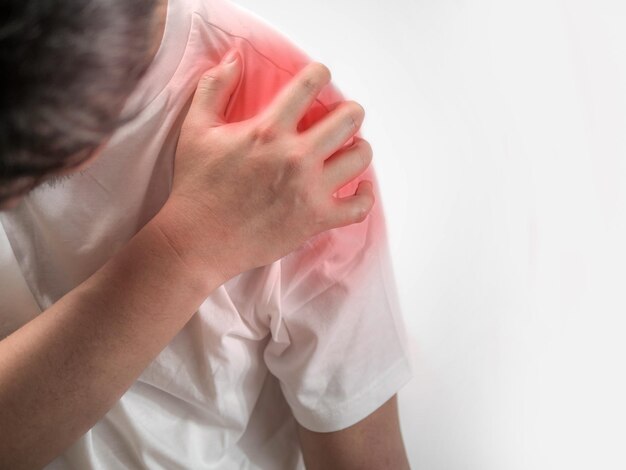 Photo midsection of man with shoulder pain standing against white background