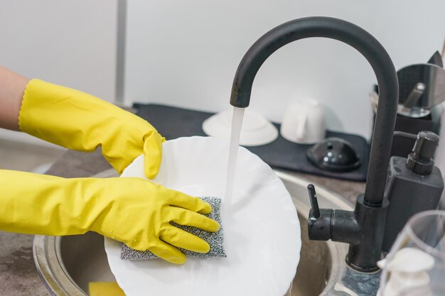 Photo midsection of man working in bathroom