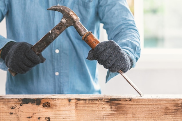 Photo midsection of man working on wood