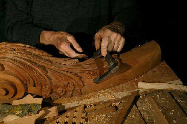 Photo midsection of man working at workshop