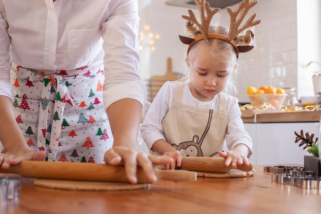 Photo midsection of mother teaching girl cooking at home