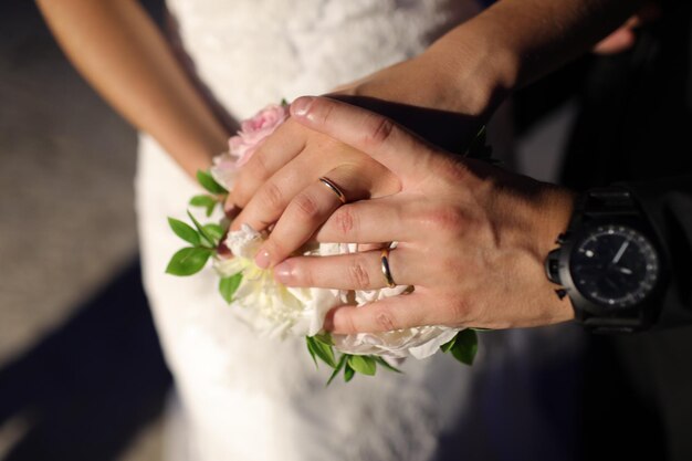 Photo midsection of newlywed couple