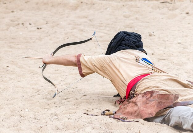 写真 浜辺の馬の真ん中