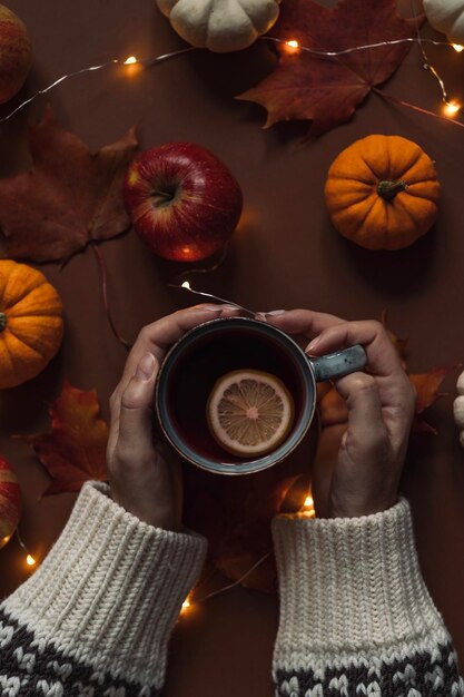 Photo midsection of person holding coffee cup