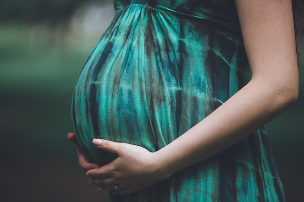 Photo midsection of pregnant woman