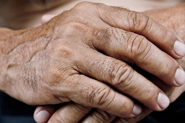 Photo midsection of senior man with hands clasped