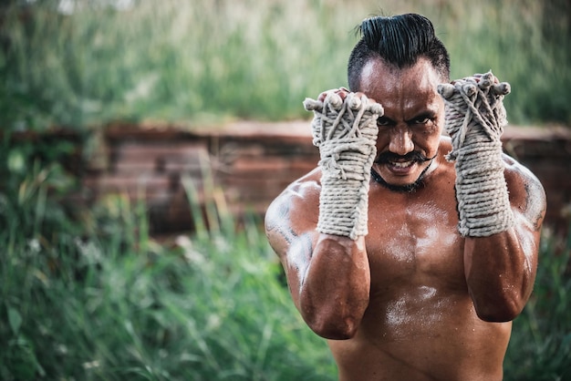 Photo midsection of shirtless man with arms raised