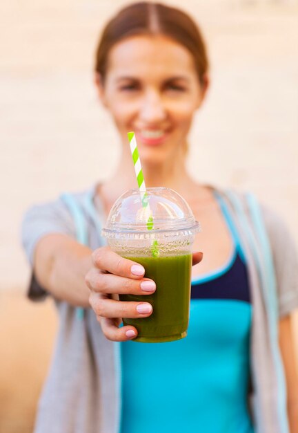 Photo midsection of a woman drinking glass